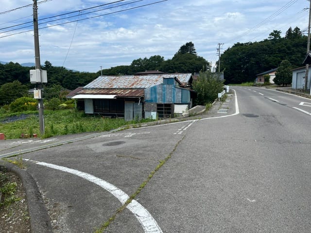右 県道茅野北杜韮崎線 左町道 の2方向道路