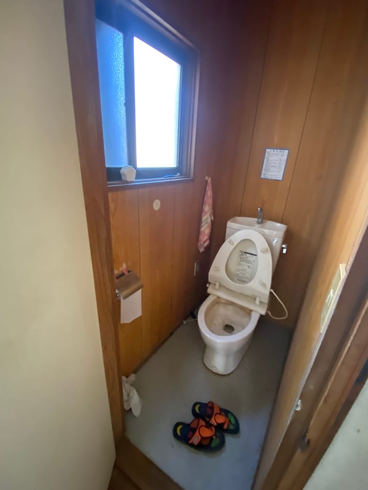 トイレは2階です