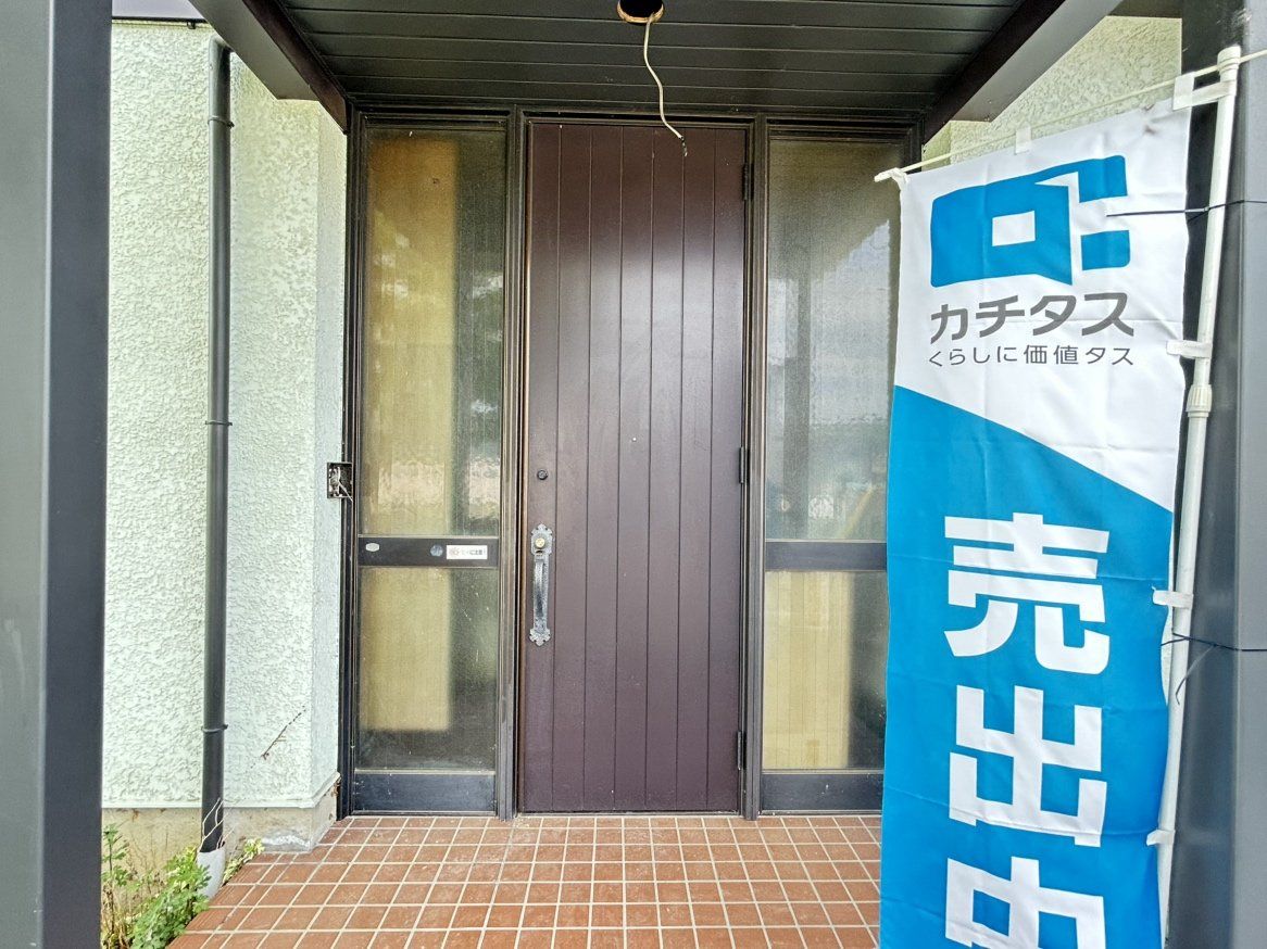 玄関(リフォーム中)玄関扉の鍵は交換予定です。