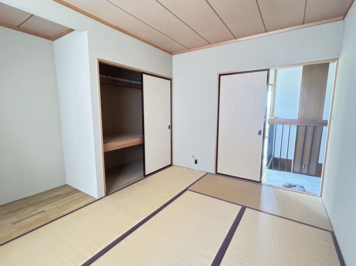2階和室6帖(リフォーム中)畳を表替えをいたしました。