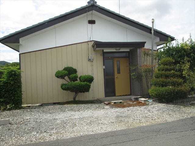 北側より 離れ 玄関前