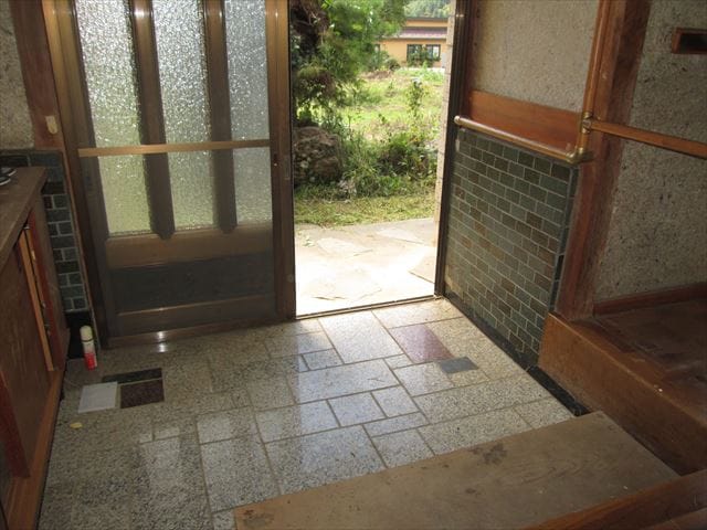 玄関(別角度から)
