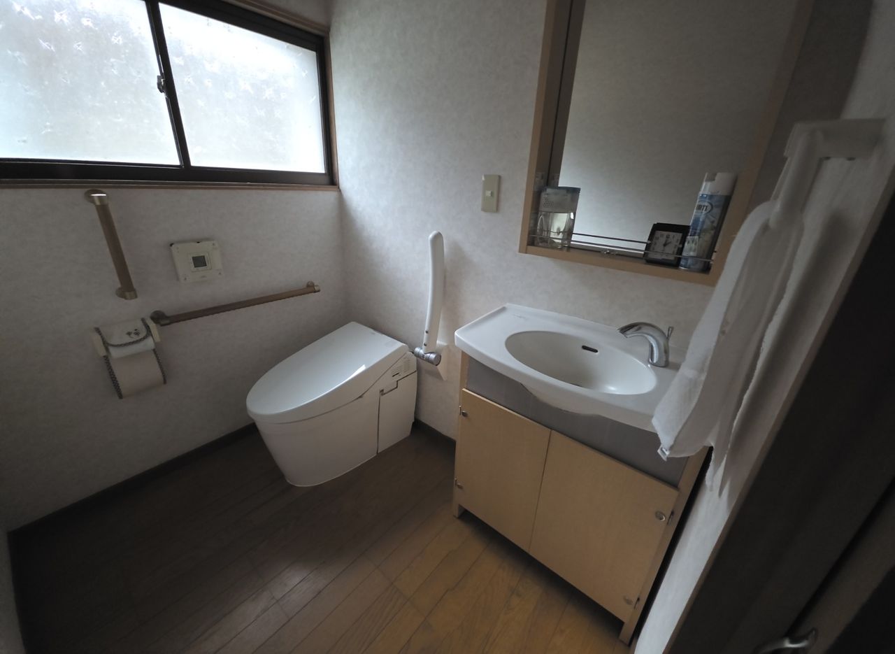 トイレ(ひじ掛け付き)