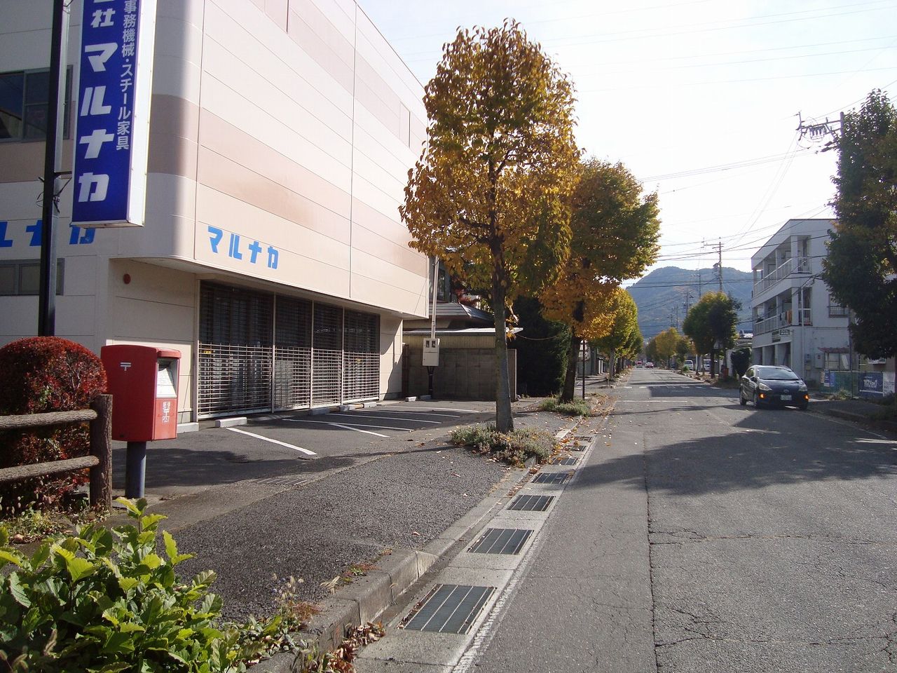 全面道路、駐車場
