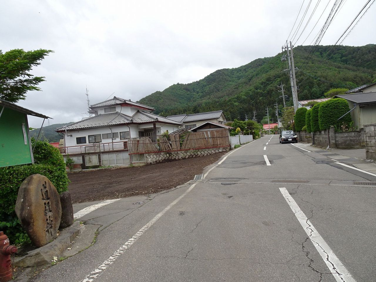 前面道路(西側)