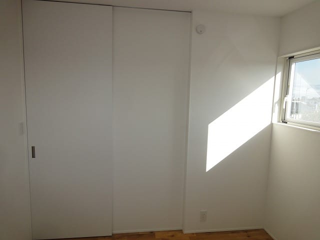 2階東側の洋室です。