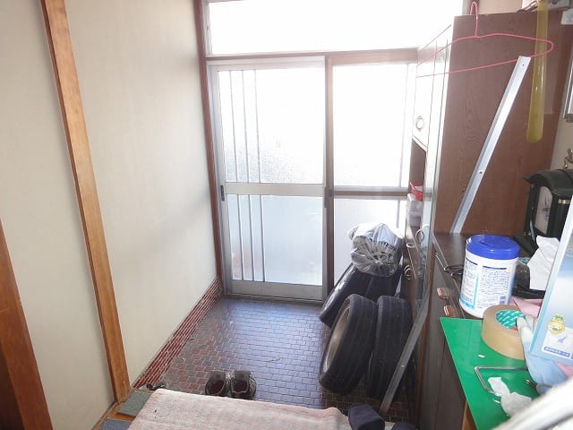 玄関(残存物は片付けます)