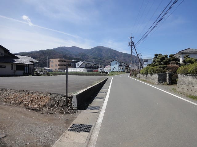 北側の接道の様子です。