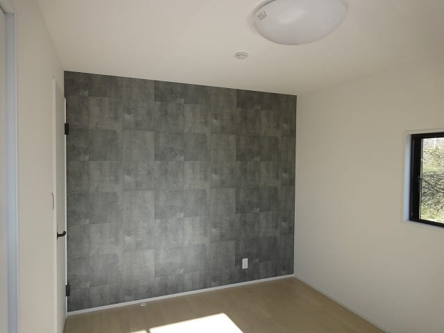 2階6帖の洋室です