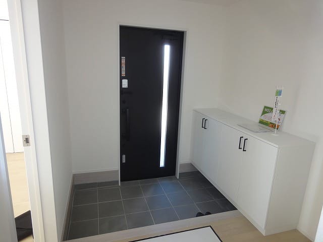 明るい玄関です