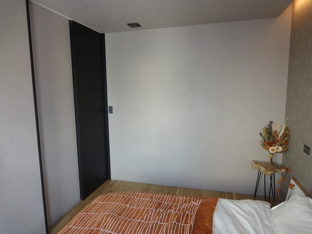 2階6畳の洋室です。