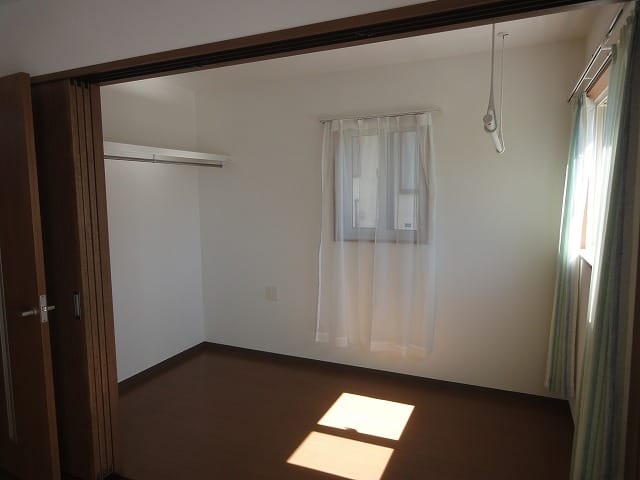 LDK横の3.5帖の洋室です