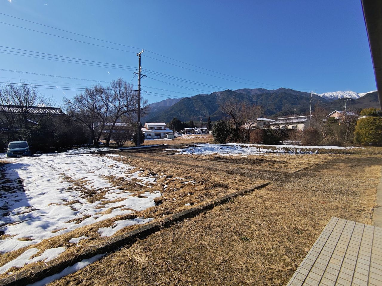 お庭と駐車スペース