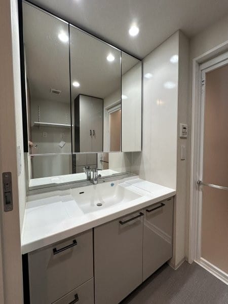 3面鏡付き洗面化粧台