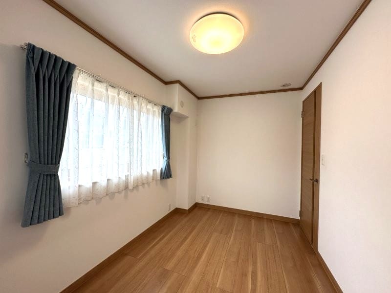 洋室 5.3帖