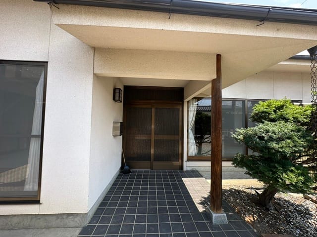 玄関ポーチ