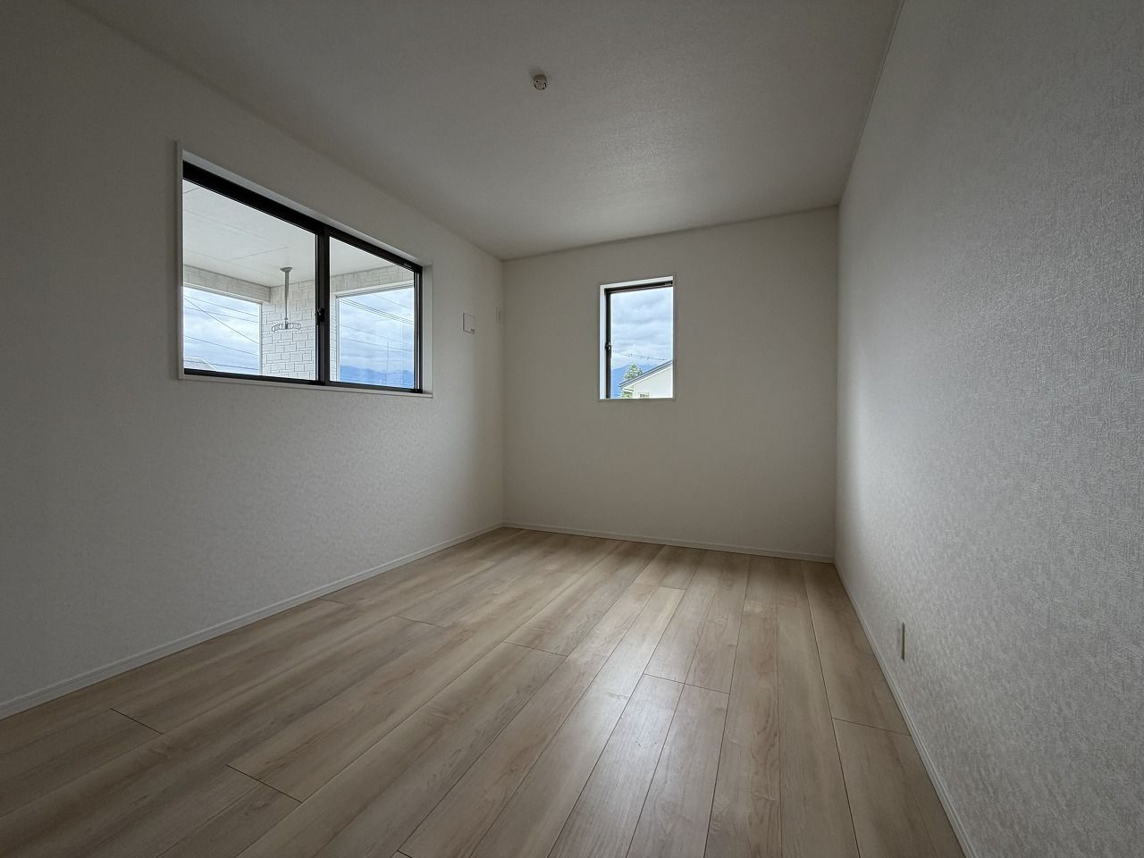 2階:洋室6.5帖(南側)