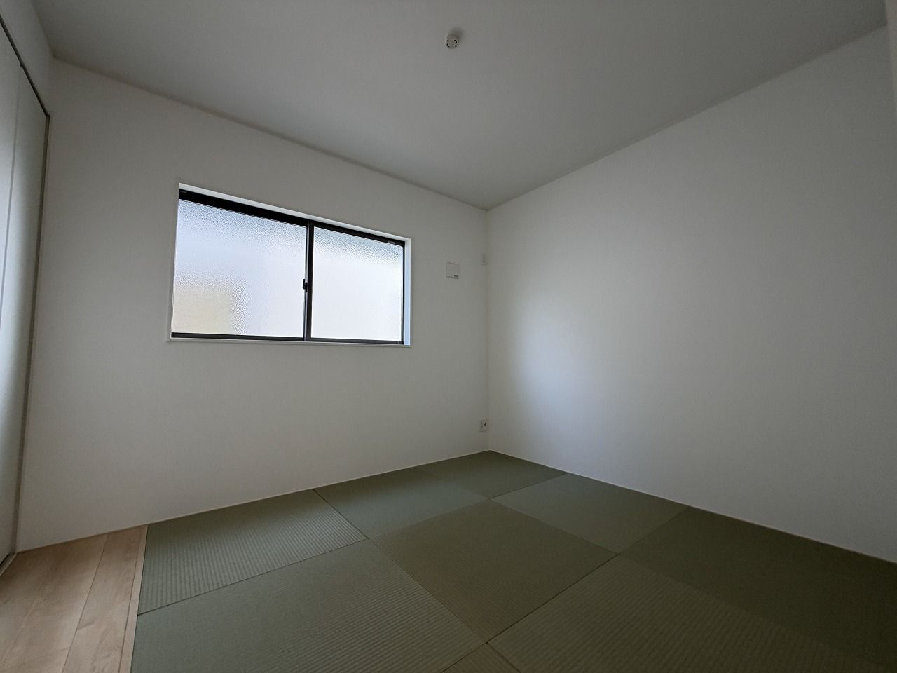 1階:洋風和室5.2帖