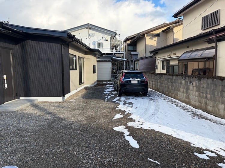 駐車スペース3台可能