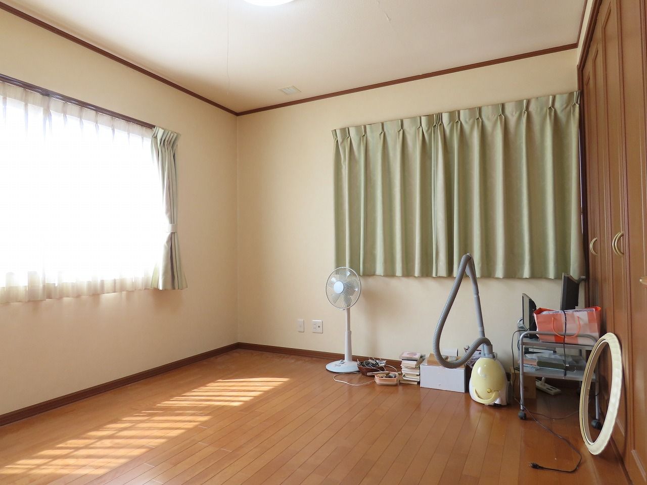 2階:洋室(南西側)