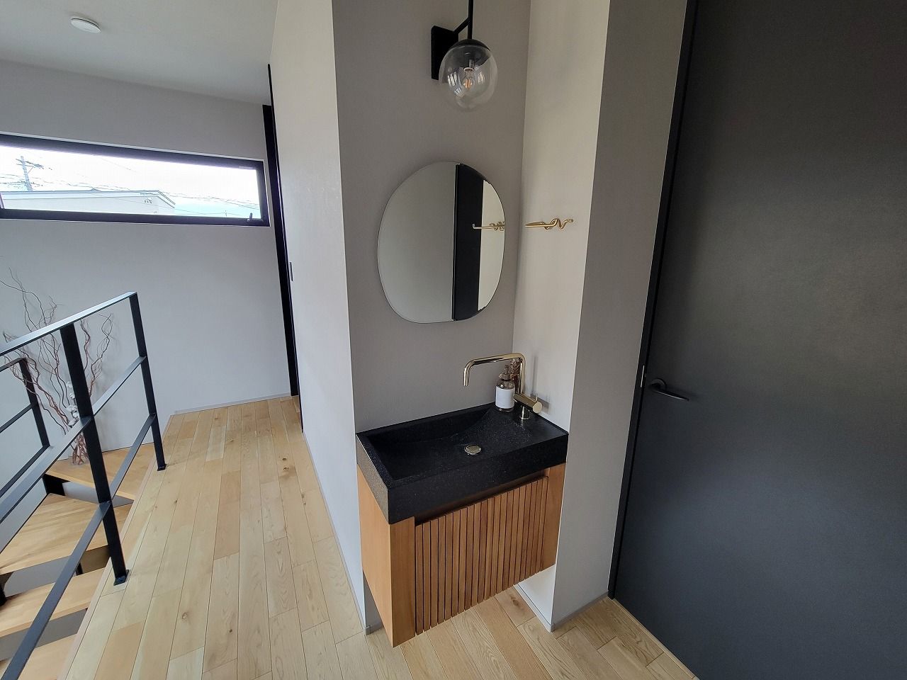 2階:洗面台
