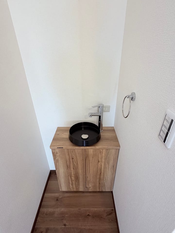 2階の廊下にも手洗い場があります!トイレの後の手洗いに便利な設備です♪