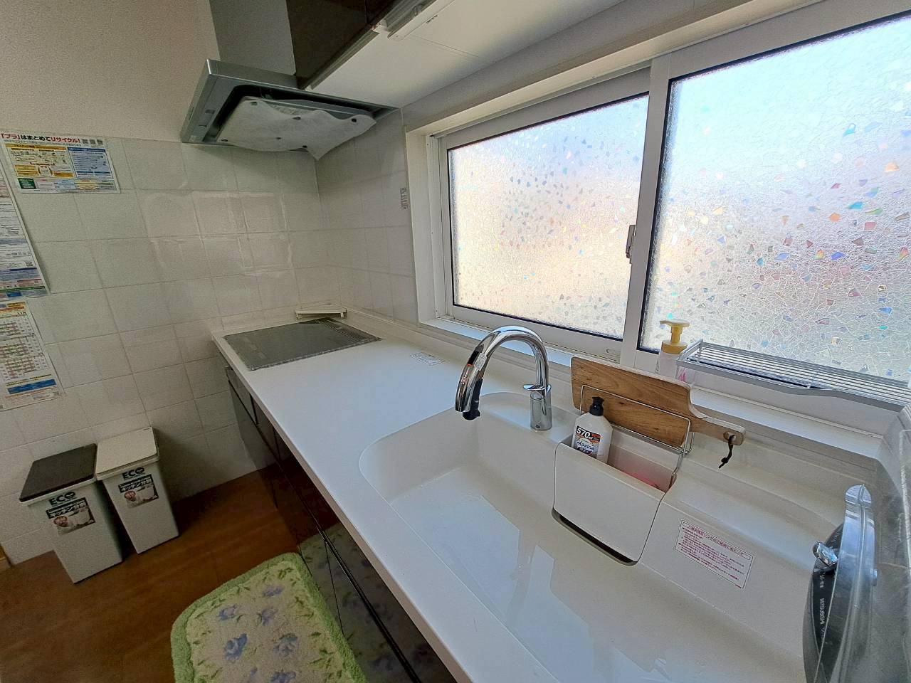 手をかざすだけで水が出るタッチレス水栓を採用!