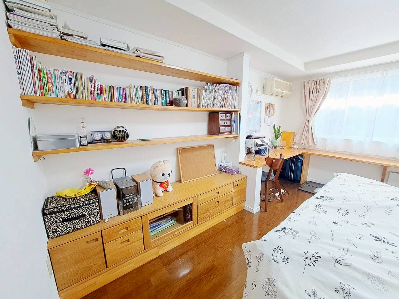 洋室➀(約8帖)の造作棚