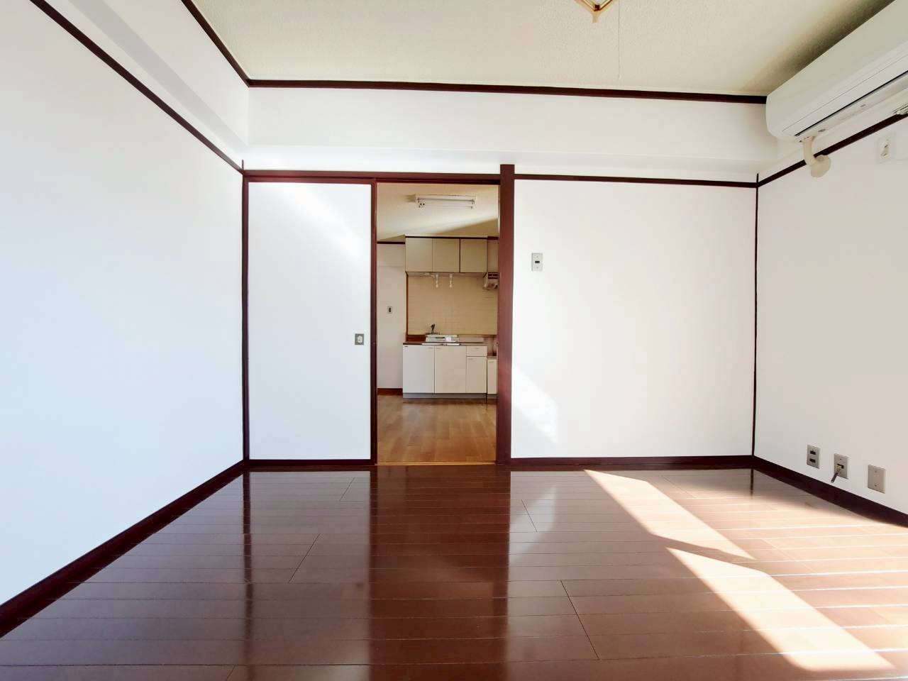 南西側 洋室(約6帖)