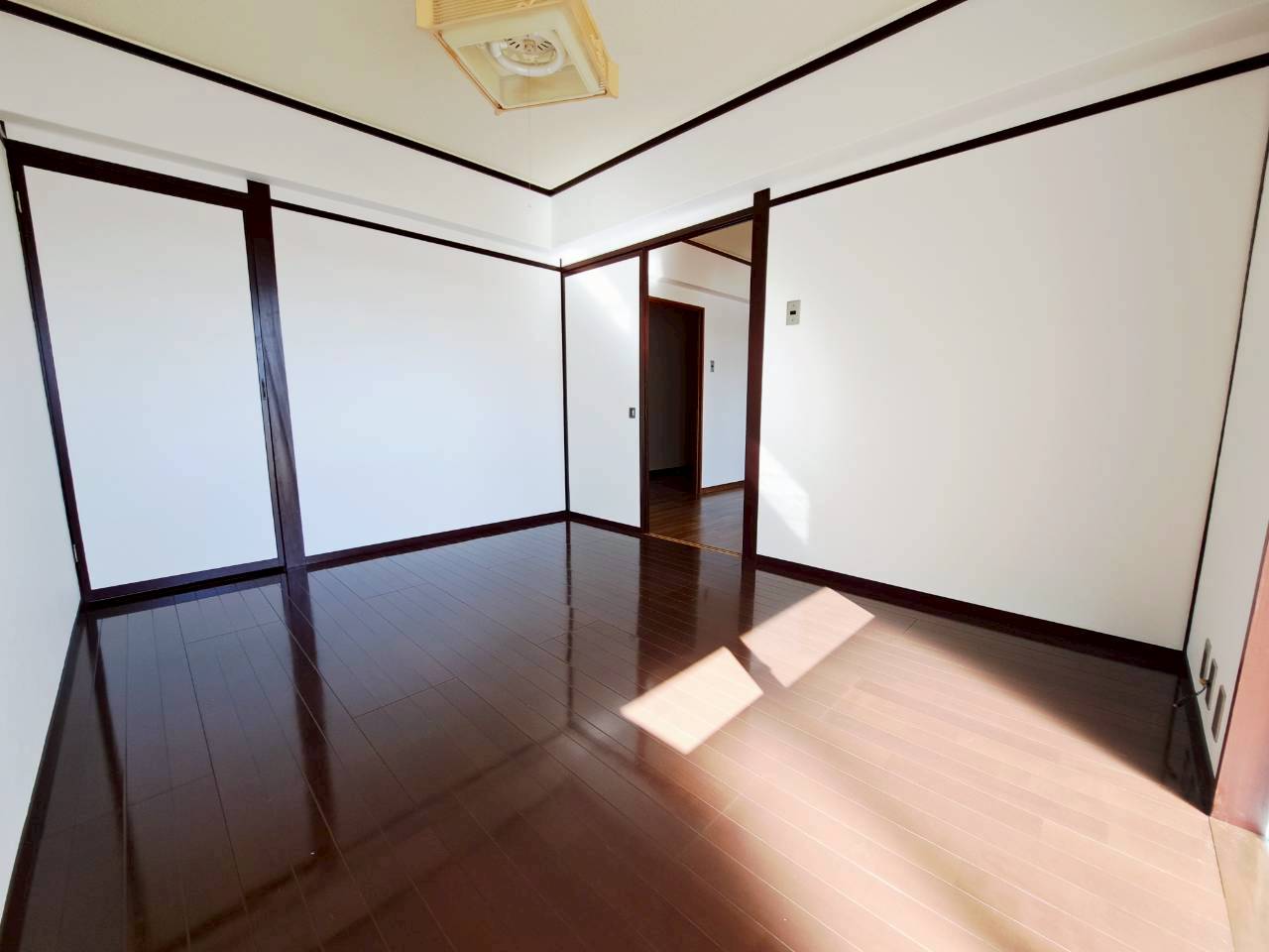 南西側 洋室(約6帖)