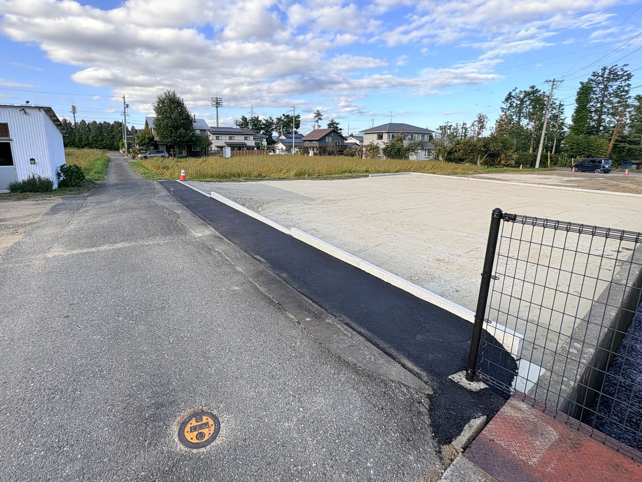 前面道路(南西角)