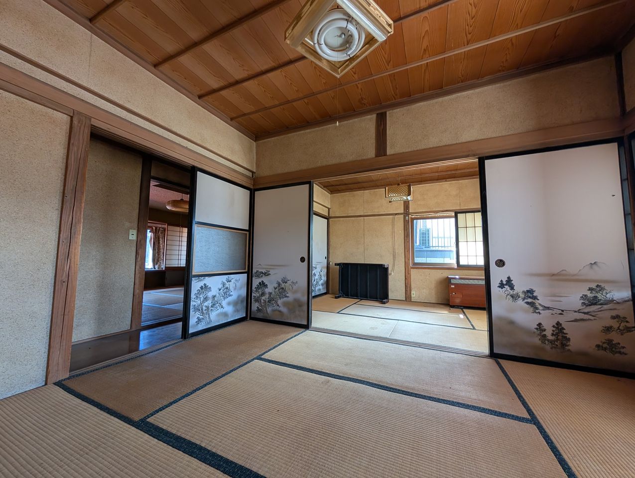 つつき間にあこがれて