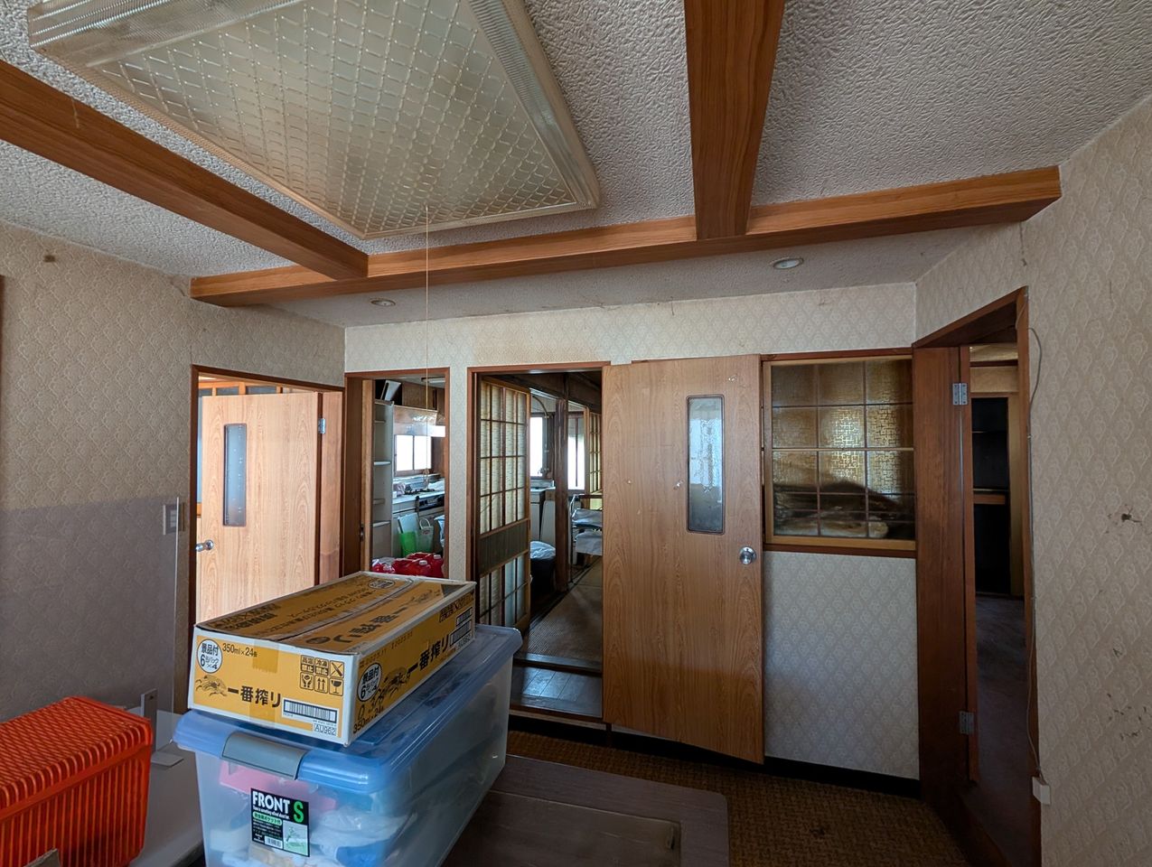 天井のラインを越えて