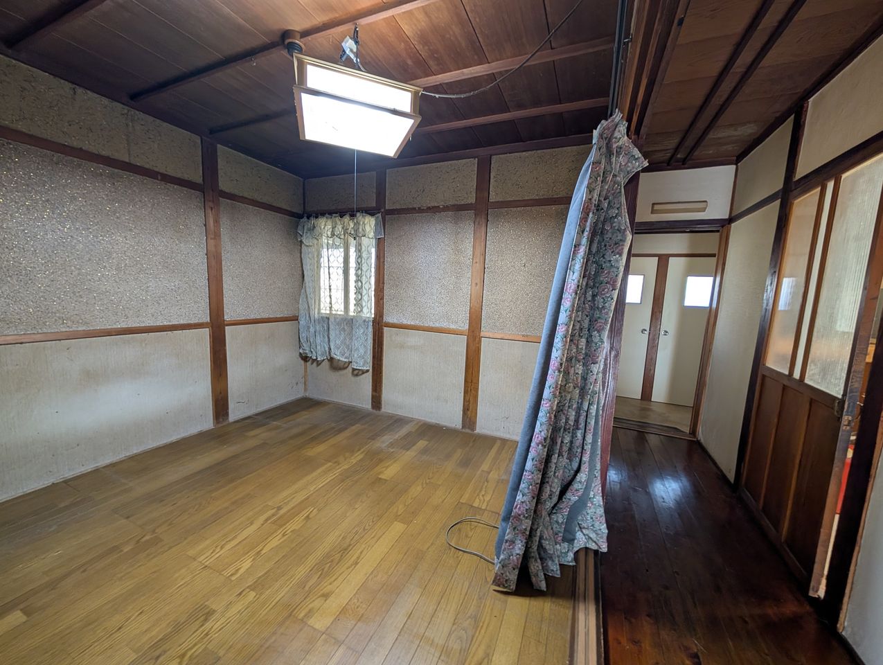 廊下にあるのは納戸です(広)