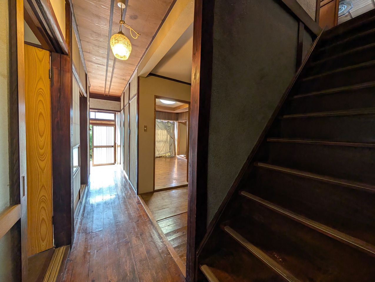 階段も年季が