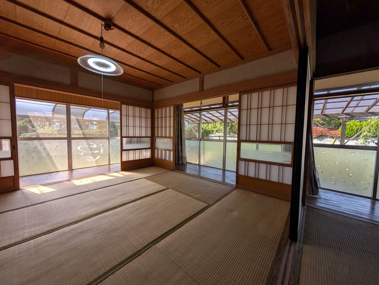 広縁が暖かそう。