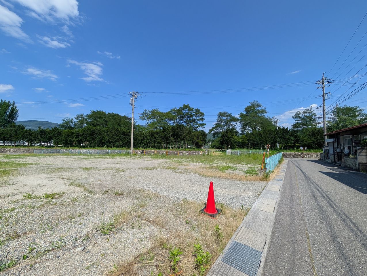 これが南から入る道の感じ