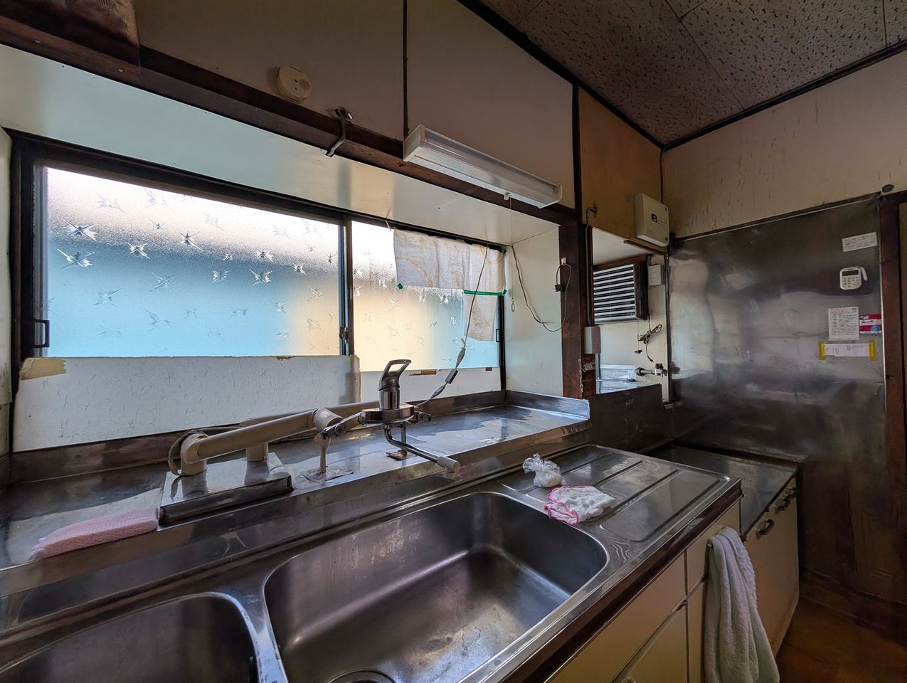 このキッチンで胸の林檎むいて