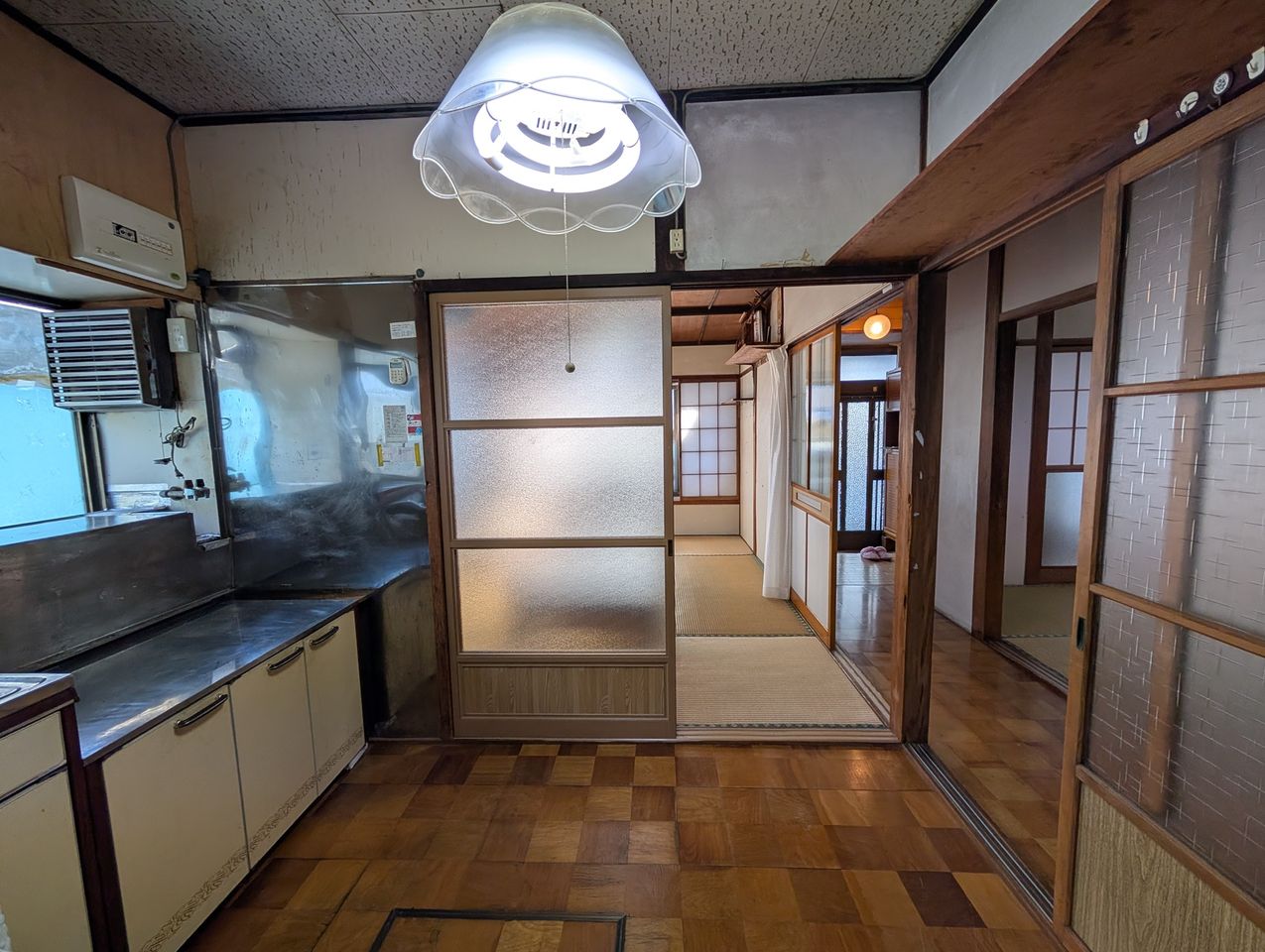 もしLDKにするなら柱だけは気を付けて思いっきりブチ破ろう