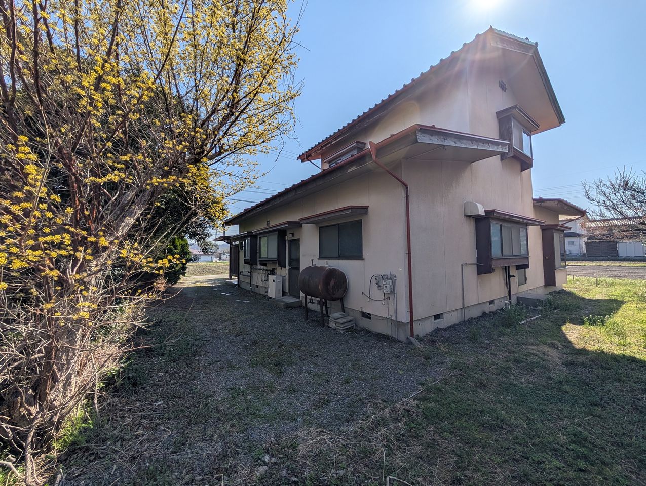 こっちの敷地範囲は家ギリギリまでとなっています。