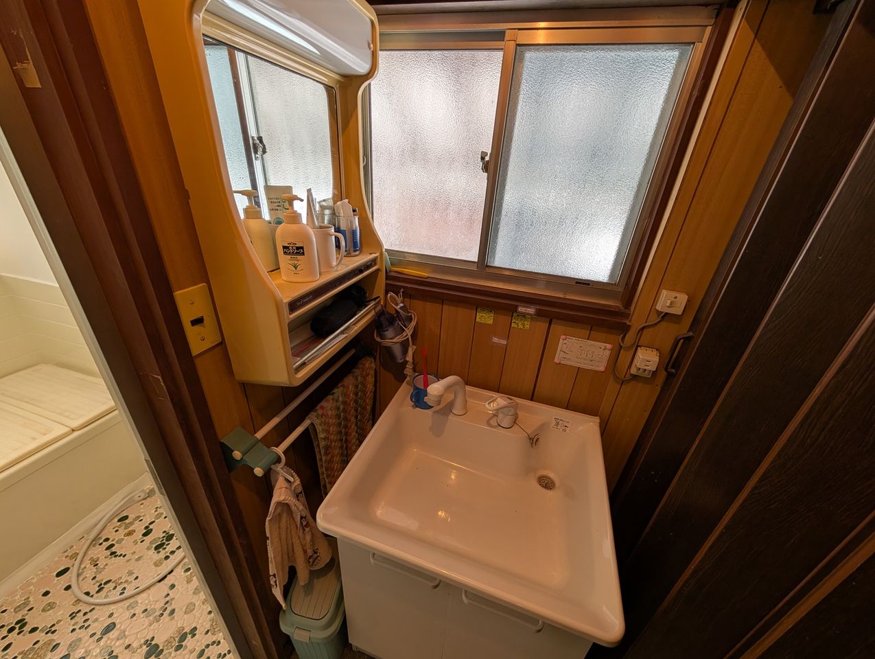 鏡横にあるタイプ