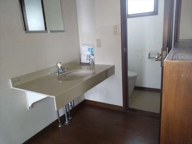 2階洗面台、トイレ