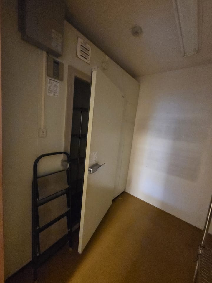 室内大型冷蔵質