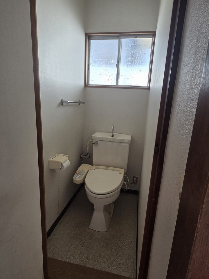 南側建物 トイレ