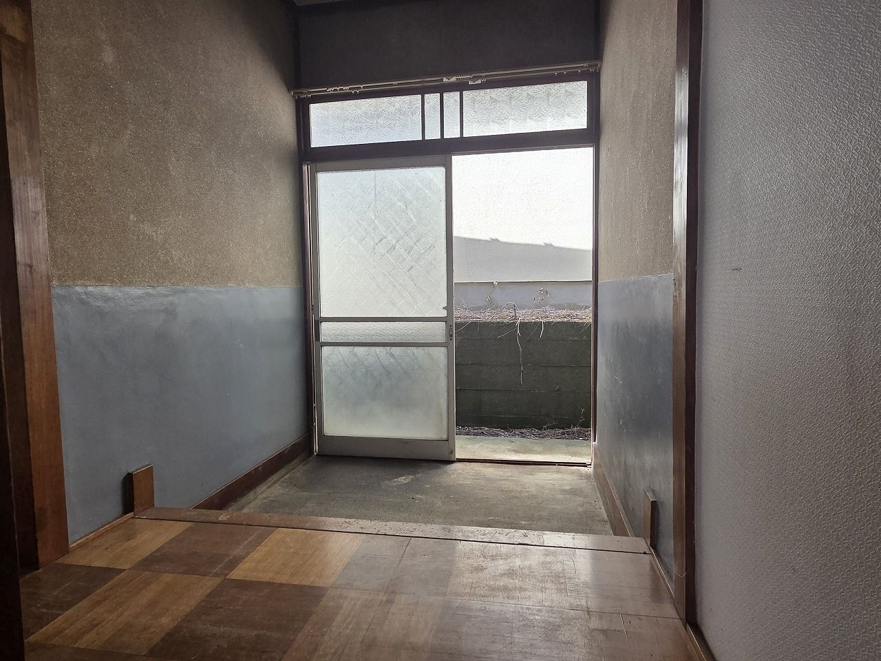 南側建物 玄関