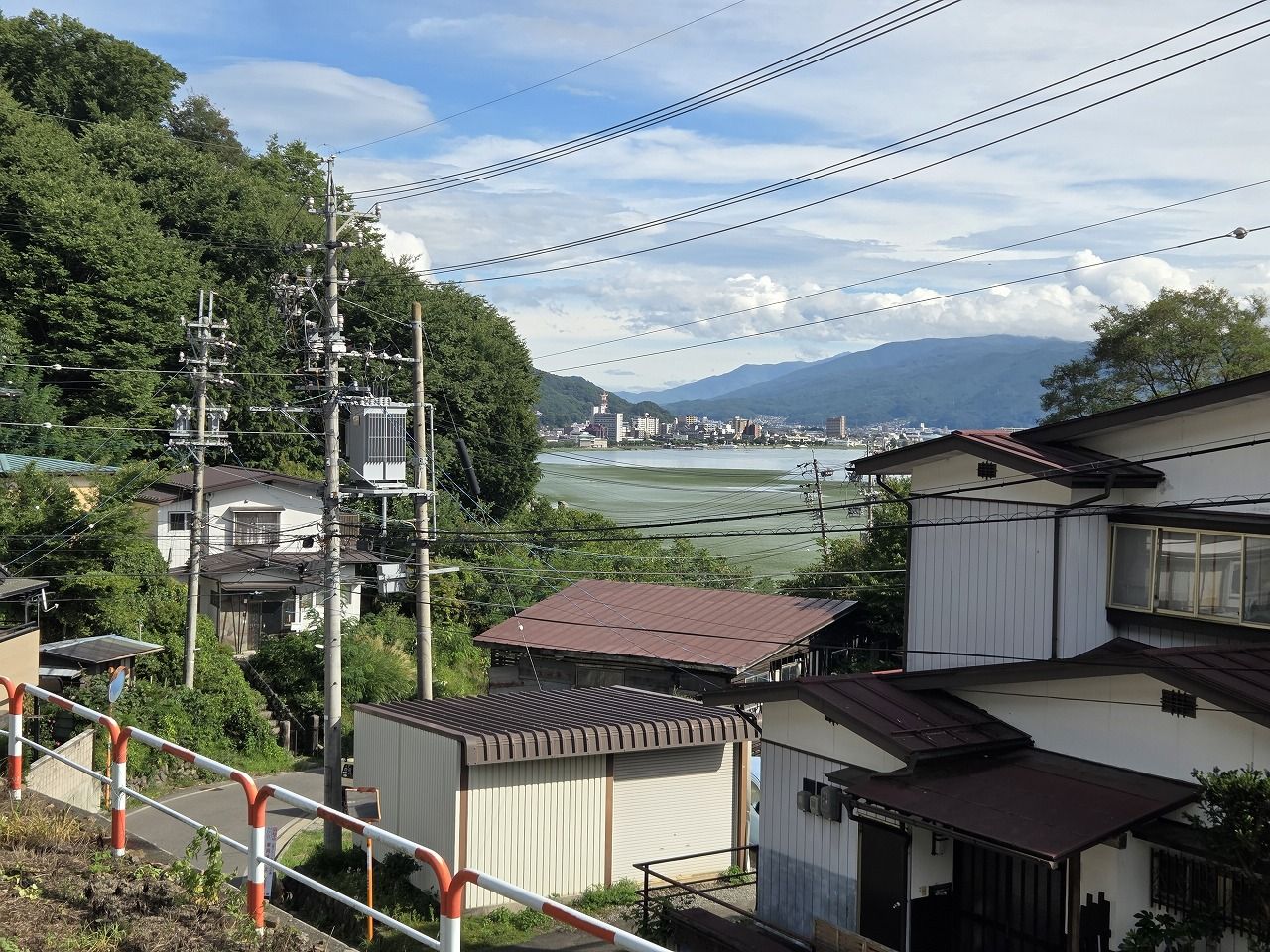お庭から初島方面