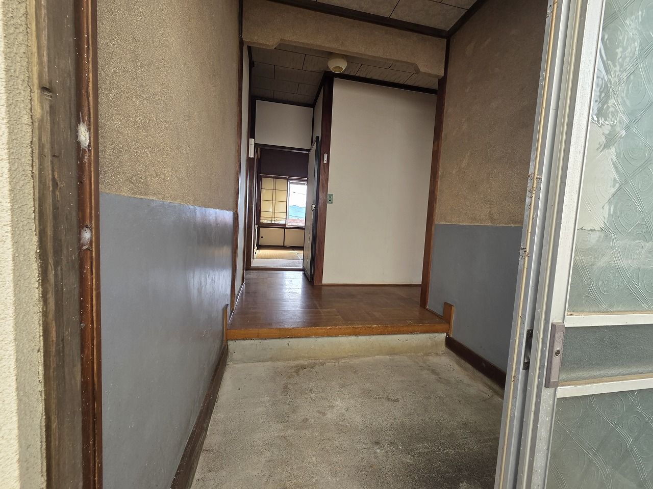 南側建物 玄関