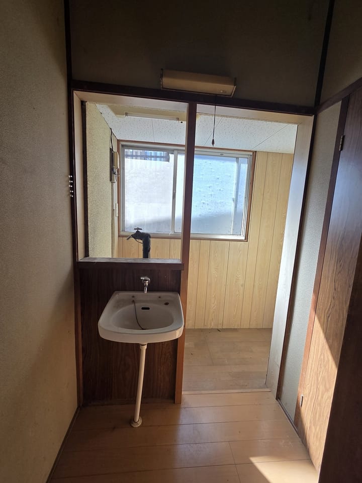 北側建物 洗面台