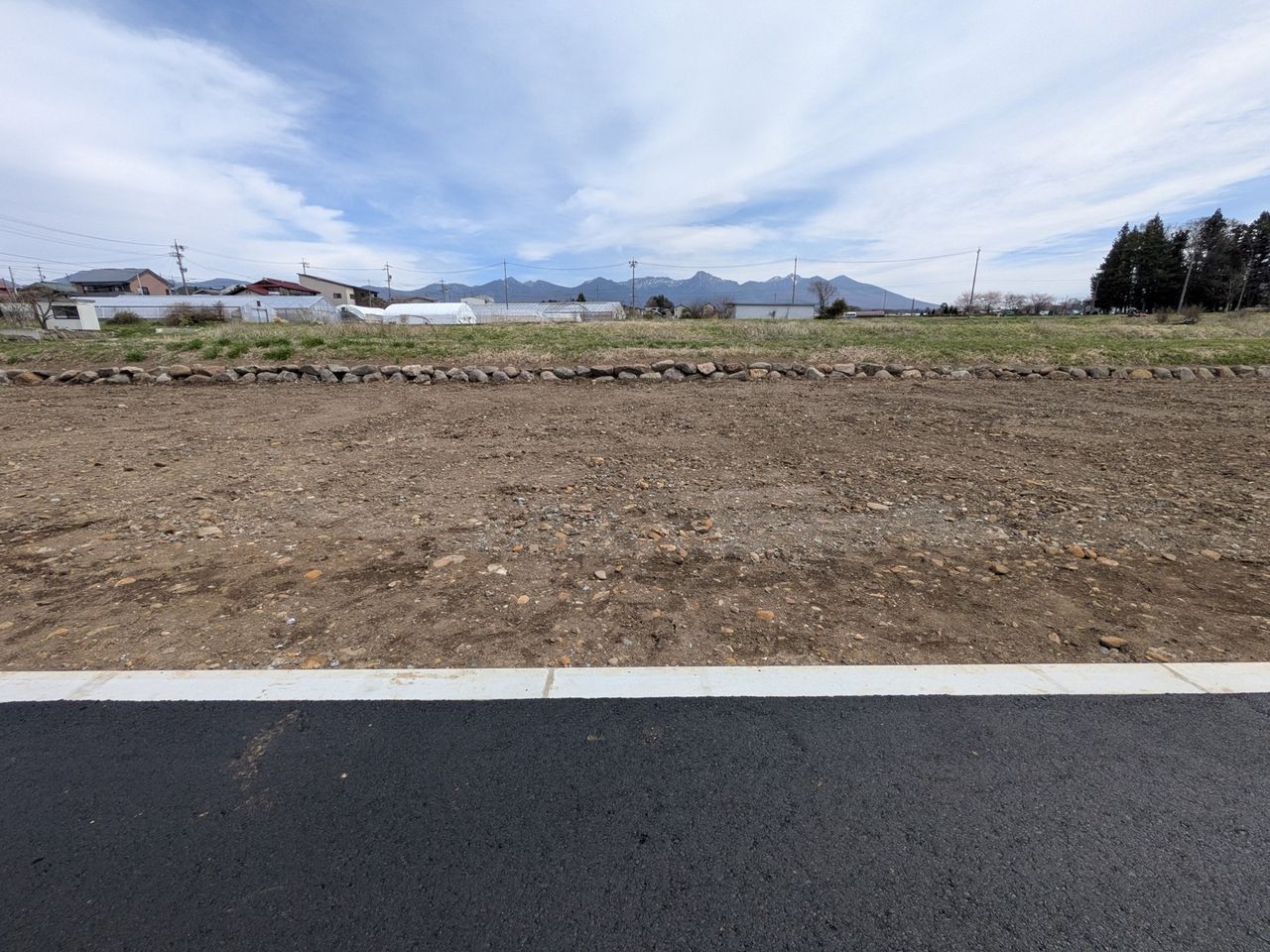 西側接道から東方向