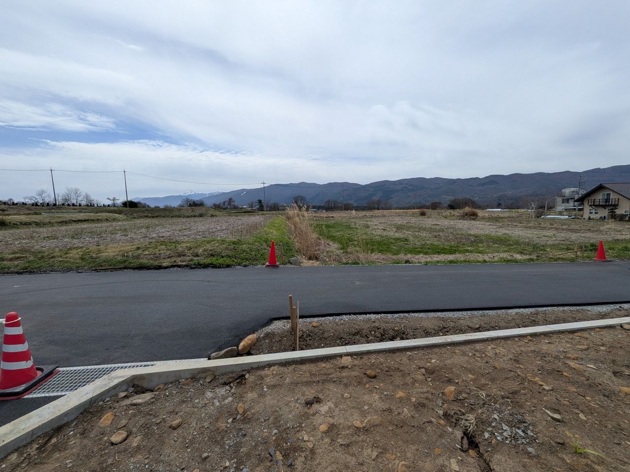 分譲地南側隣地